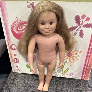 Maple Lea Léonie Blonde Doll